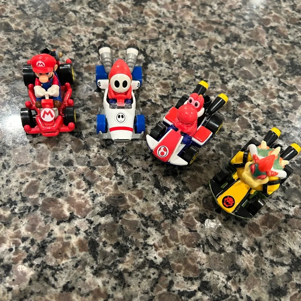 Hot Wheels Mario Kart Die-Cast Cars Lot of 4 – Mario, Yoshi, Shy Guy, Bowser - Picture 1 of 4